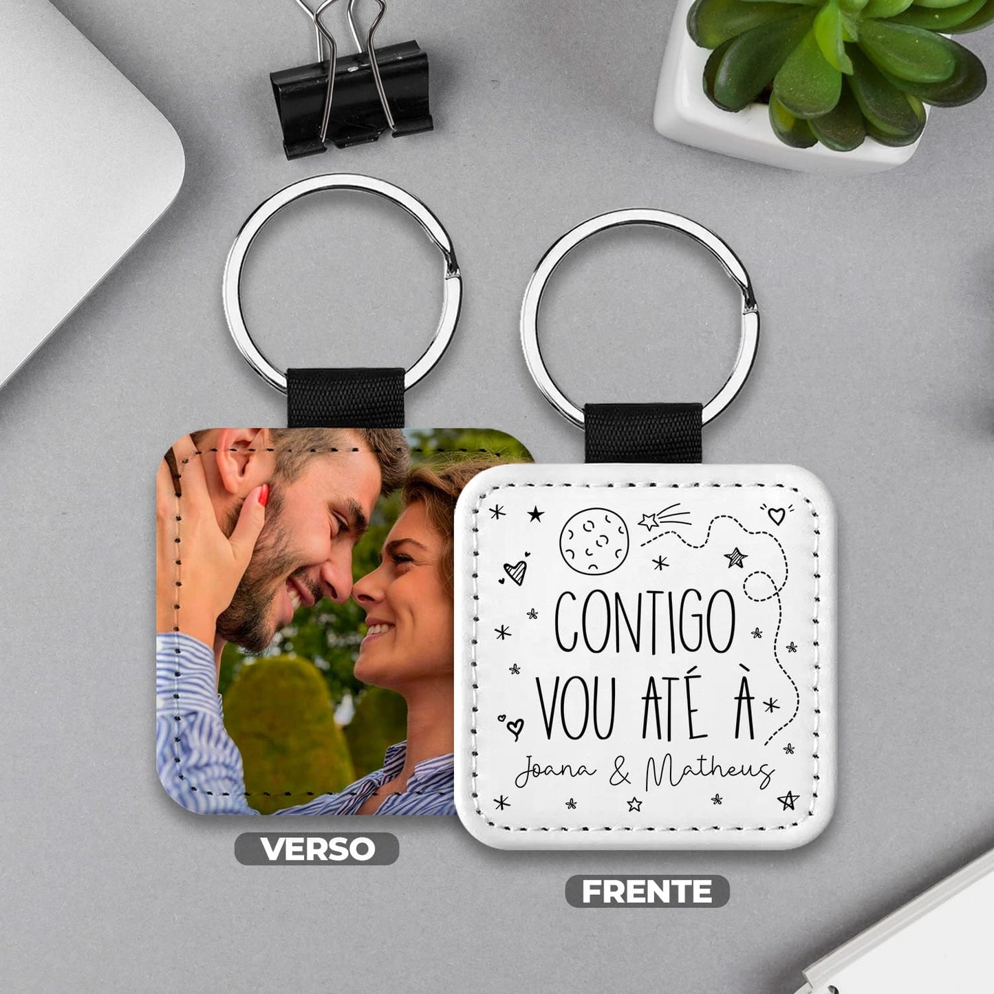 Porta-chaves quadrado "Contigo vou até à lua"