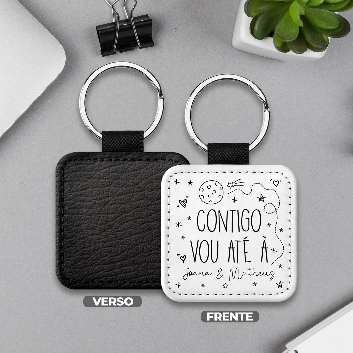 Porta-chaves quadrado "Contigo vou até à lua"