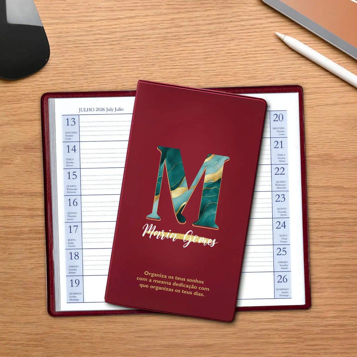 Agenda de bolso 2026 personalizada com nome e frase. Capa em PVC, formato A6.