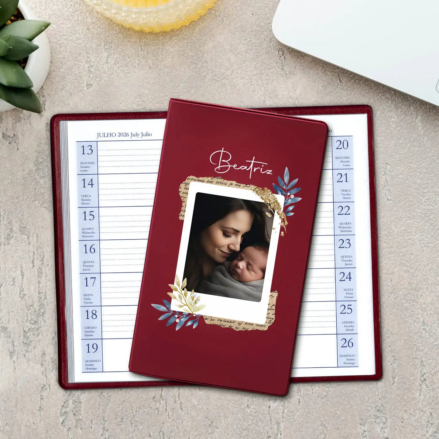Agenda de bolso 2026 personalizada com nome e fotografia. Capa em PVC, formato A6.
