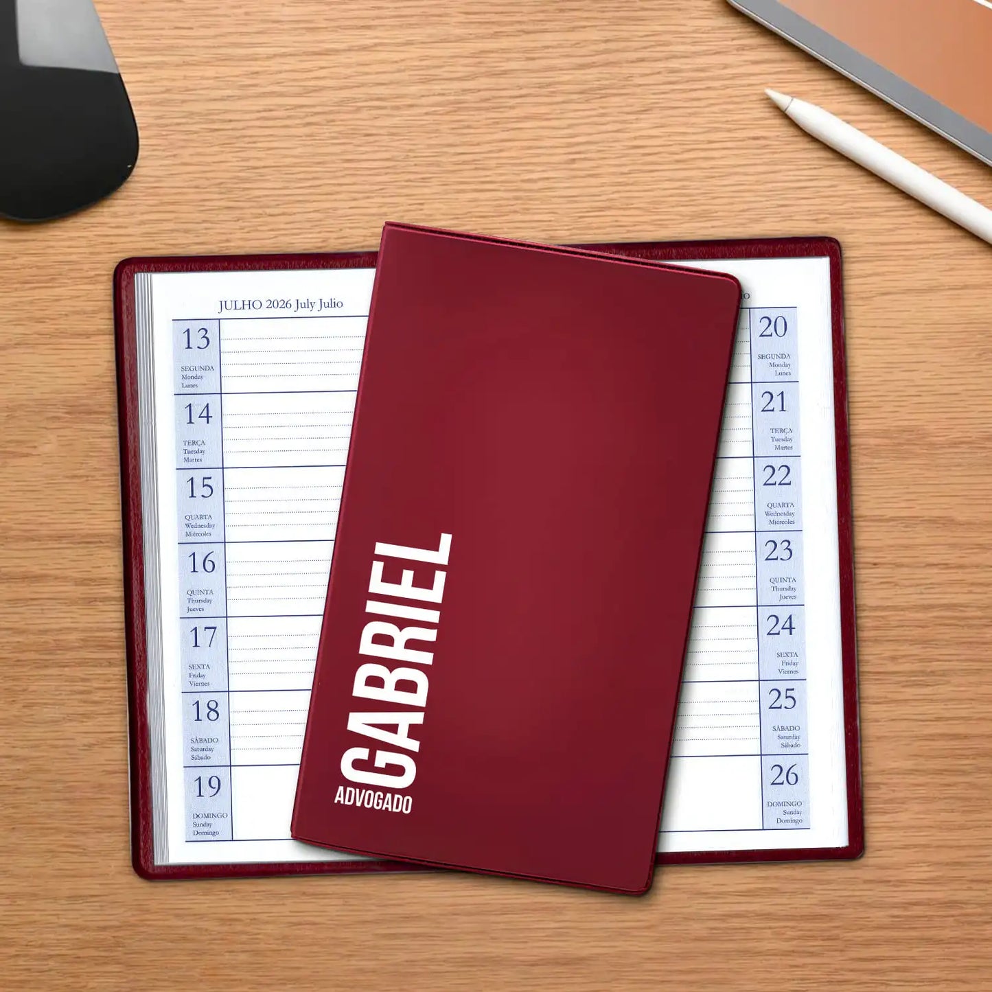 Agenda de bolso 2026 personalizada com nome e profissão. Capa em PVC, formato A6.