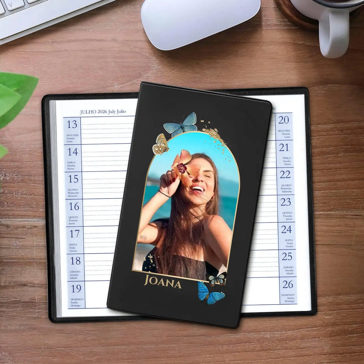 Agenda de bolso 2026 personalizada com fotografia e nome. Capa em PVC, formato A6.