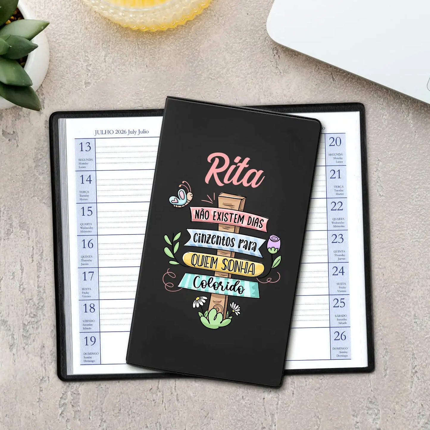 Agenda de bolso 2026 personalizada com nome. Capa em PVC, formato A6.