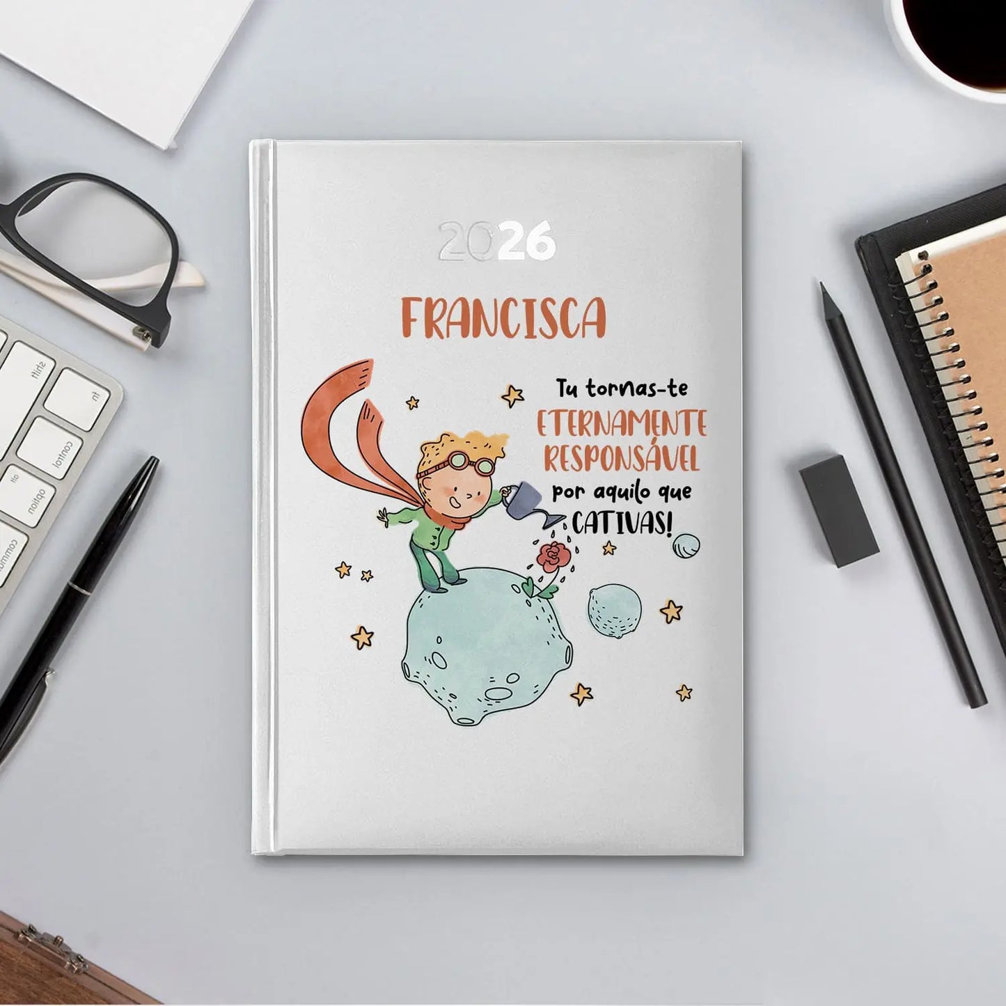 Agenda diária 2026 personalizada com nome. Capa rígida PU, formato A5.