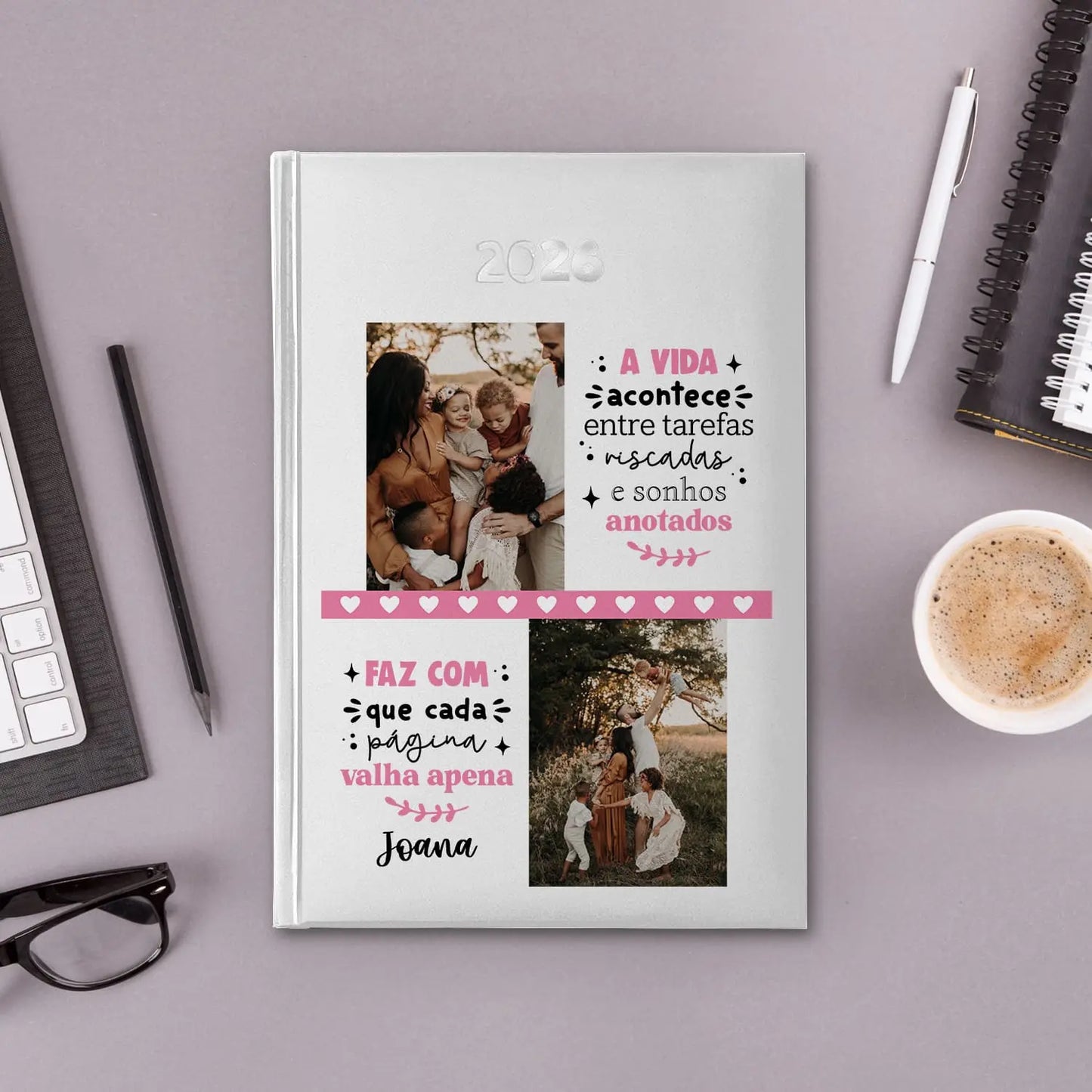 Agenda diária 2026 personalizada com fotografias e nome. Capa rígida PU, formato A5.