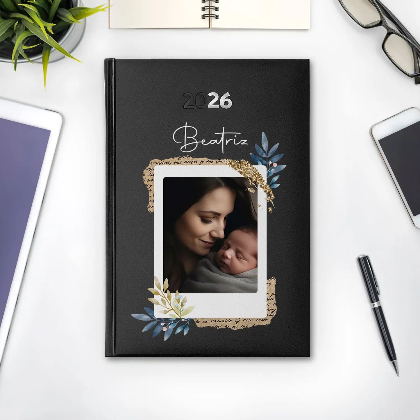 Agenda diária 2026 personalizada com nome e fotografia. Capa rígida PU, formato A5.