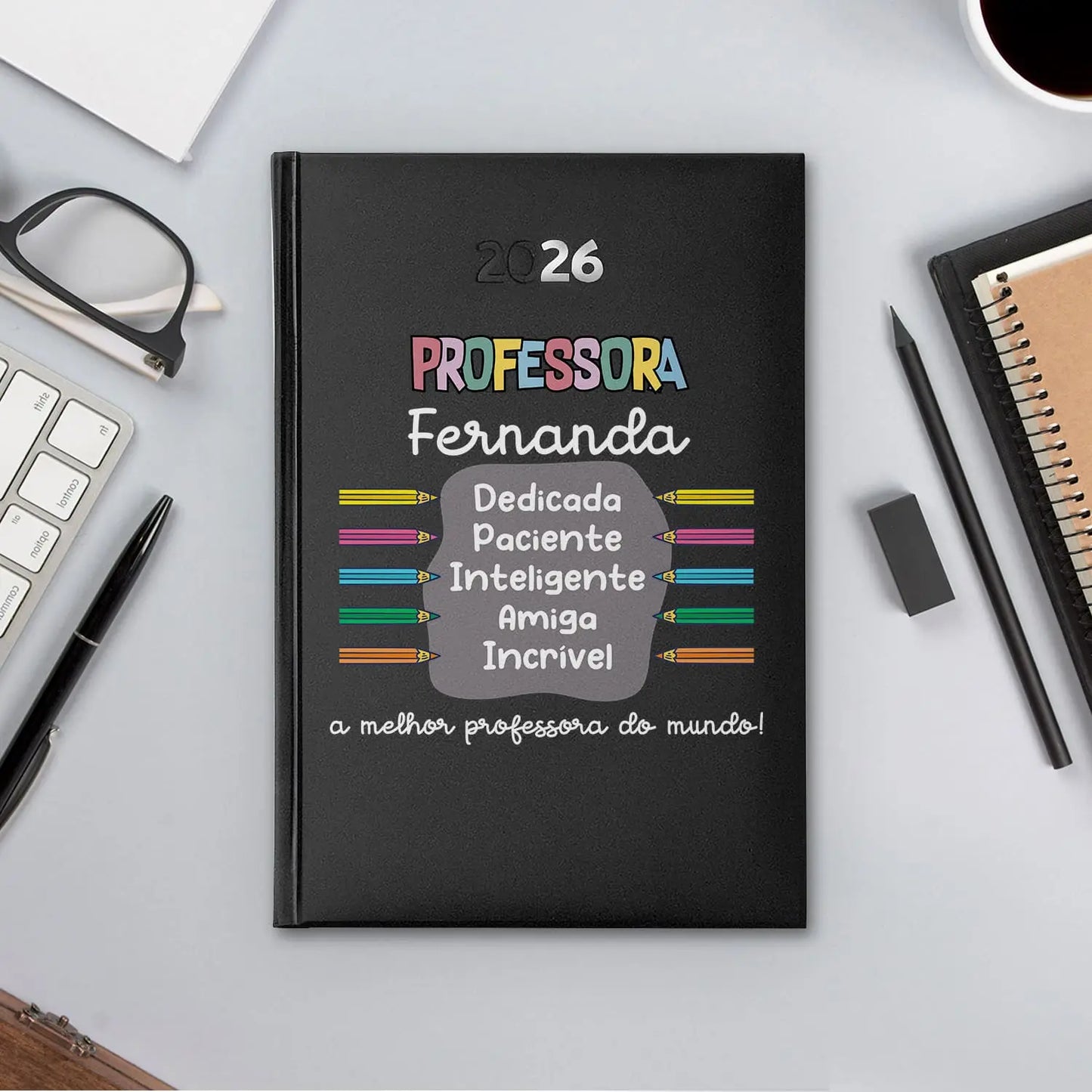 Agenda diária 2026 personalizada com nome. Capa rígida PU, formato A5.