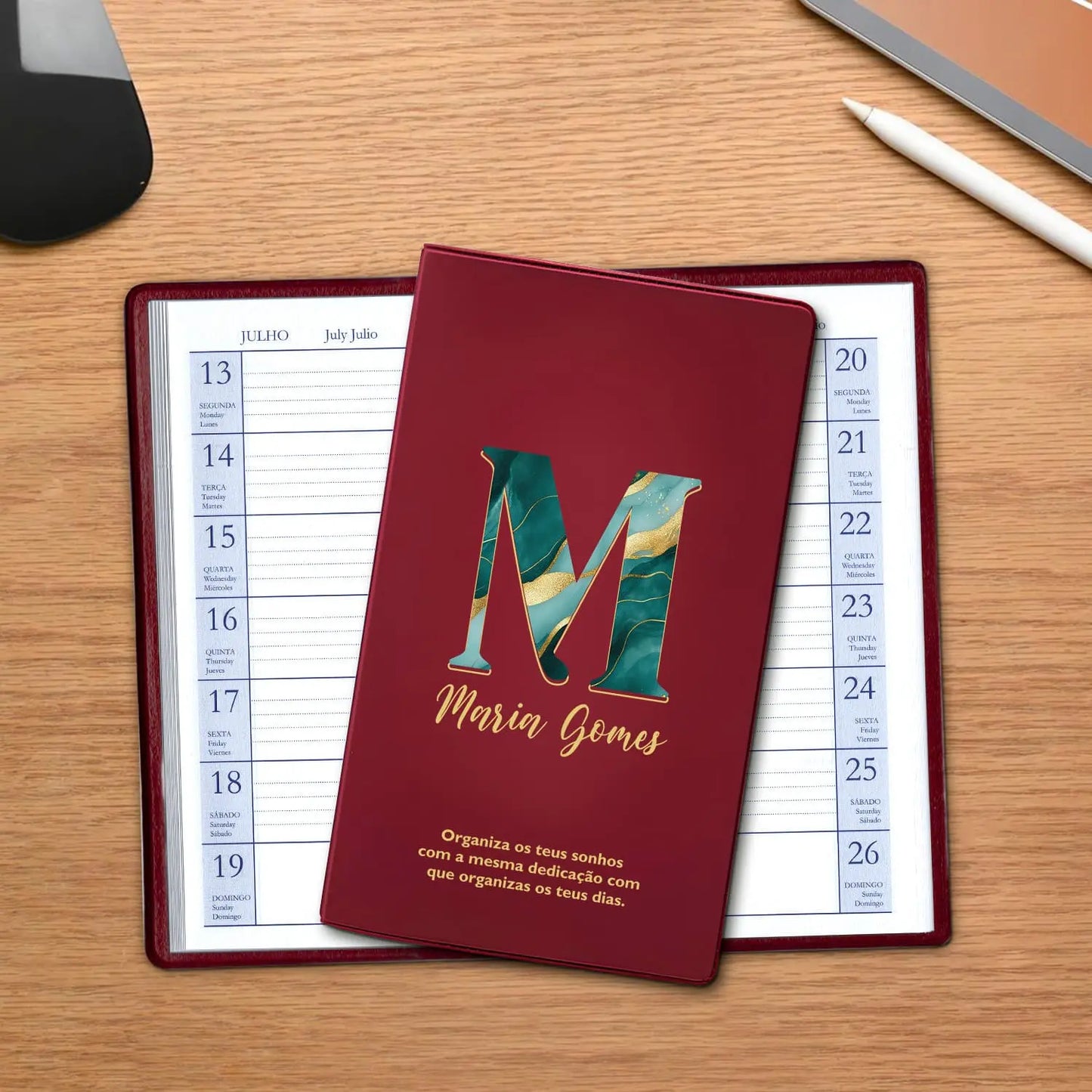 Agenda de bolso 2027 personalizada com nome e frase. Capa em PVC, formato A6.