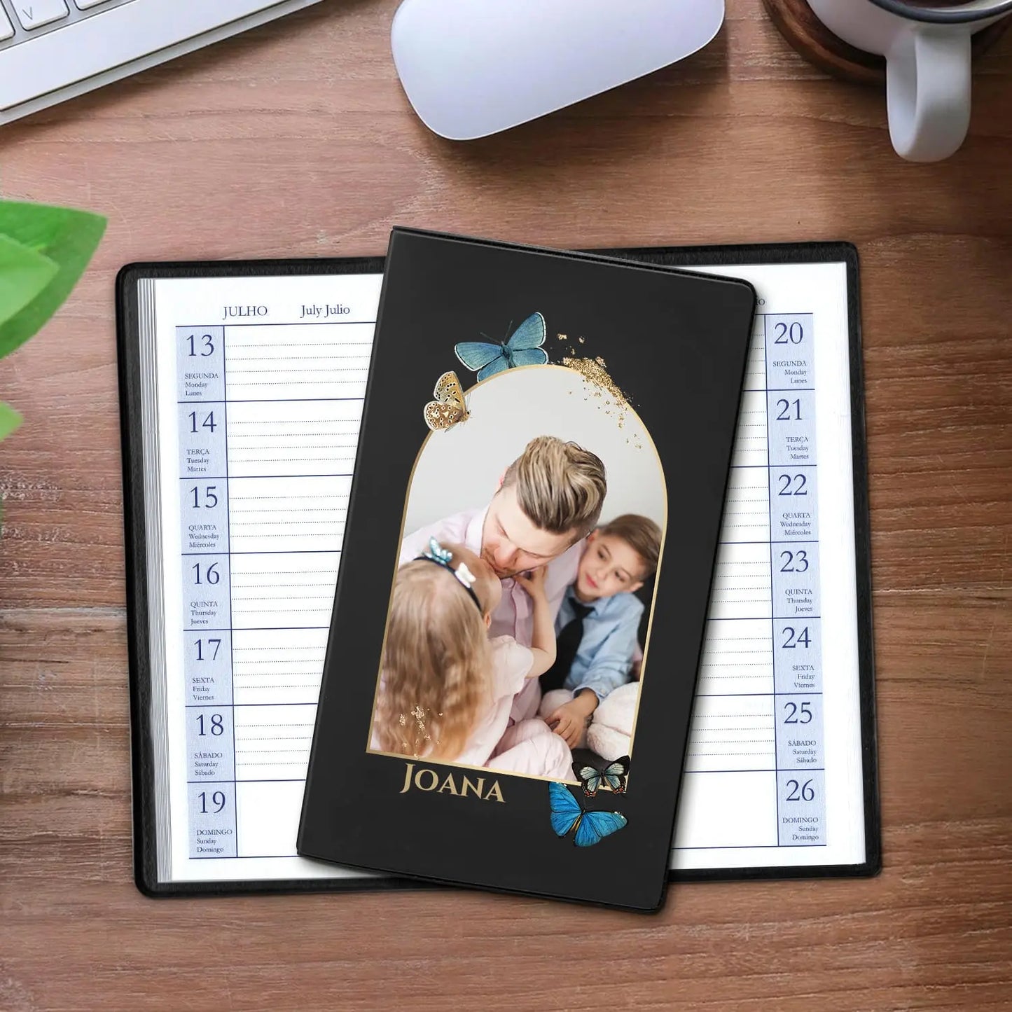 Agenda de bolso 2027 personalizada com fotografia e nome. Capa em PVC, formato A6.