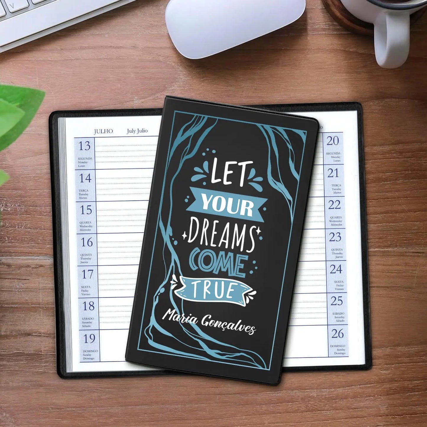 Agenda de bolso 2027 personalizada com nome. Capa em PVC, formato A6.