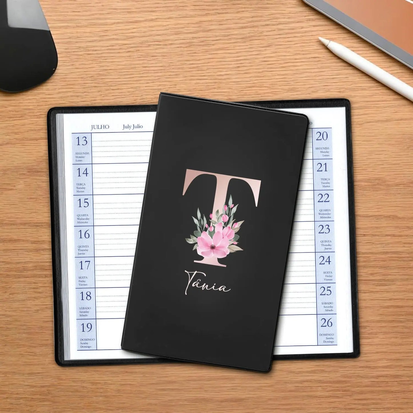 Agenda de bolso 2027 personalizada com nome. Capa em PVC, formato A6.