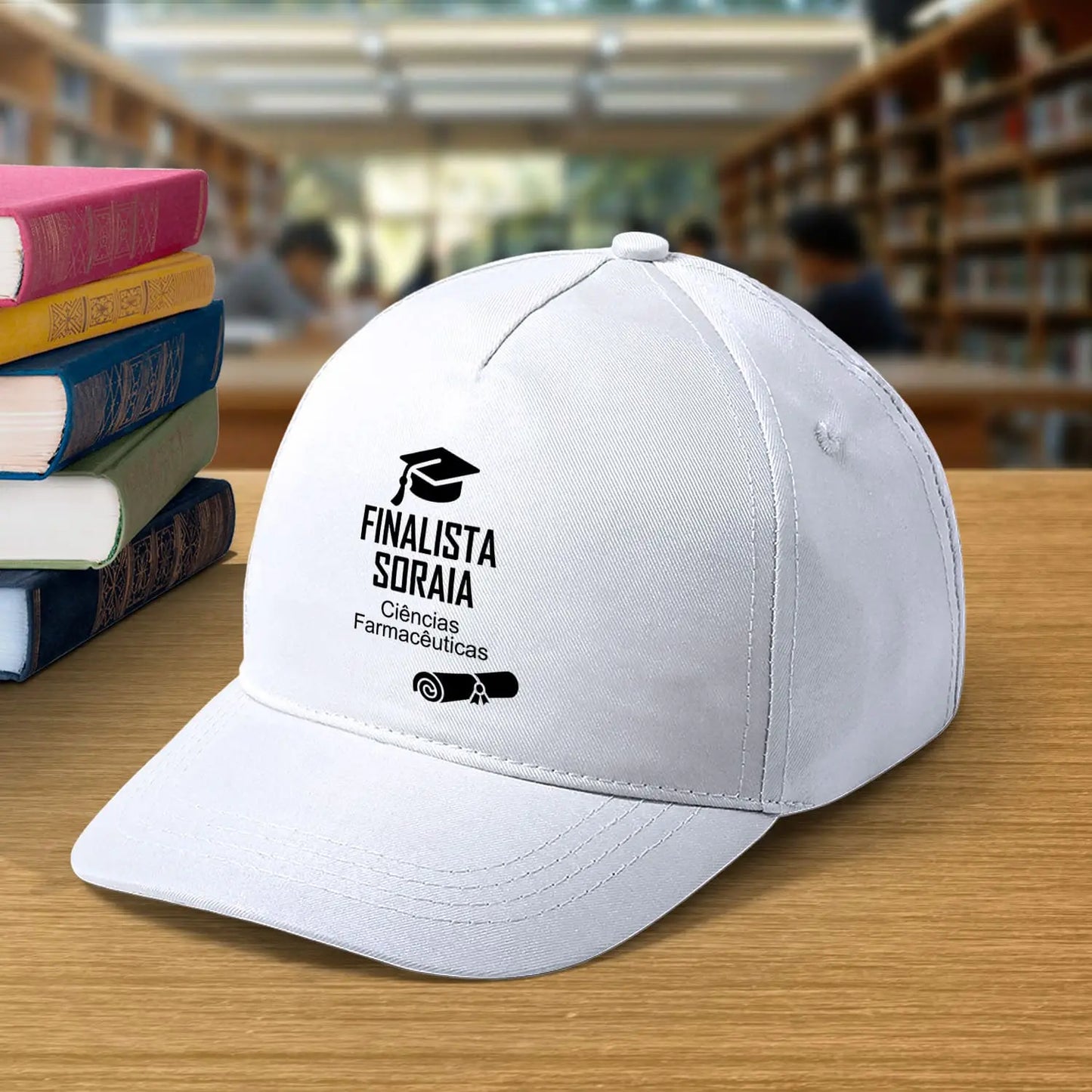 Boné personalizado para finalista com nome e curso ou ano escolar — 9.º e 12.º anos ou universidade.