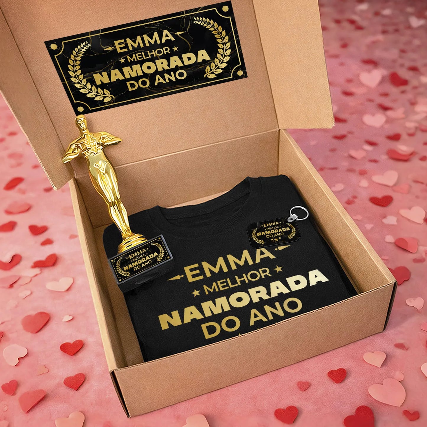 Box Dia dos Namorados personalizada com t-shirt preta, troféu óscar e porta-chaves.
