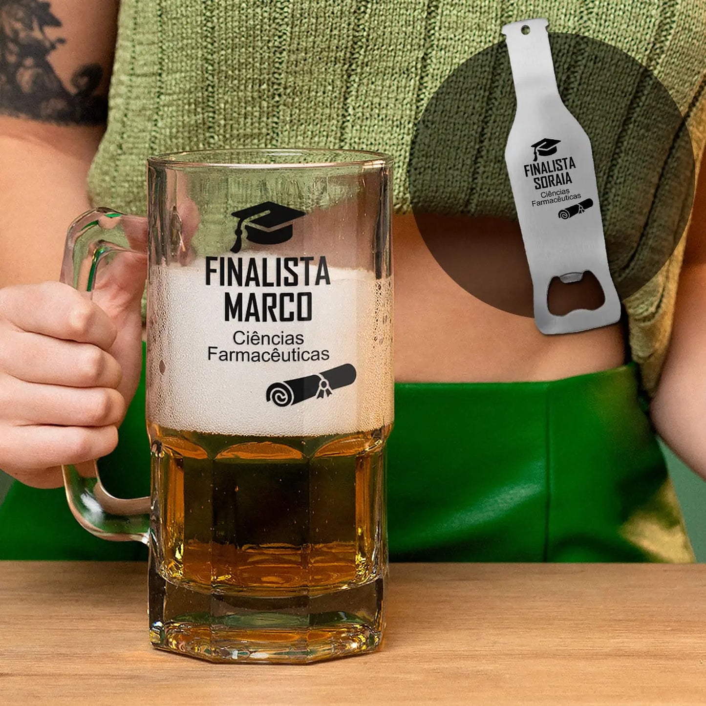 Caneca para cerveja e abre-garrafas personalizados para finalista com nome e curso ou ano escolar — 9.º e 12.º anos ou universidade.