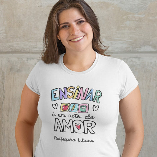 T-shirt "Ensinar é um ato de amor"