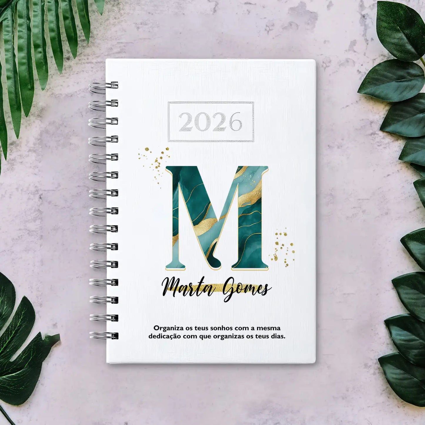 Agenda diária 2026 de argolas personalizada com nome e frase. Capa PU acolchoado, formato A5.