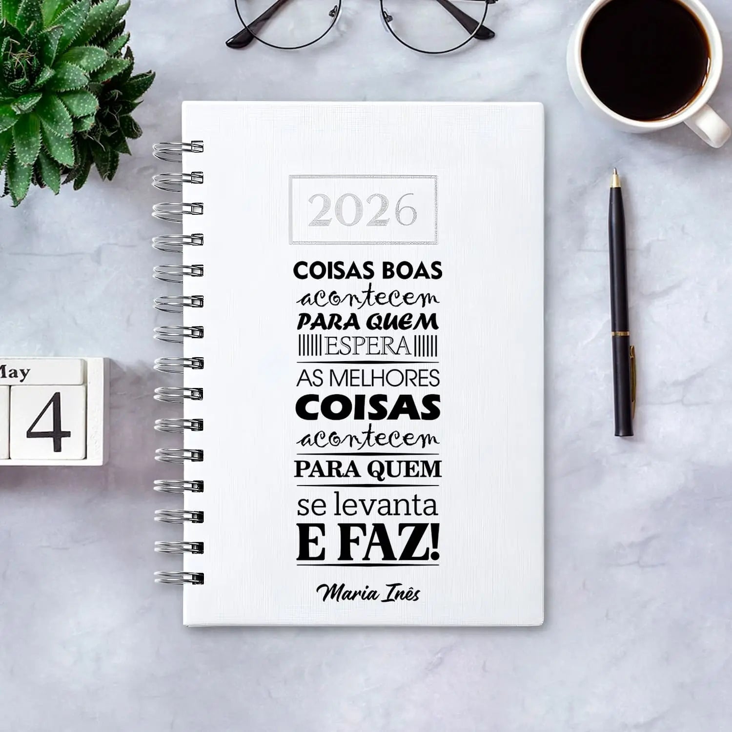 Agenda diária 2026 de argolas personalizada com nome. Capa PU acolchoado, formato A5.