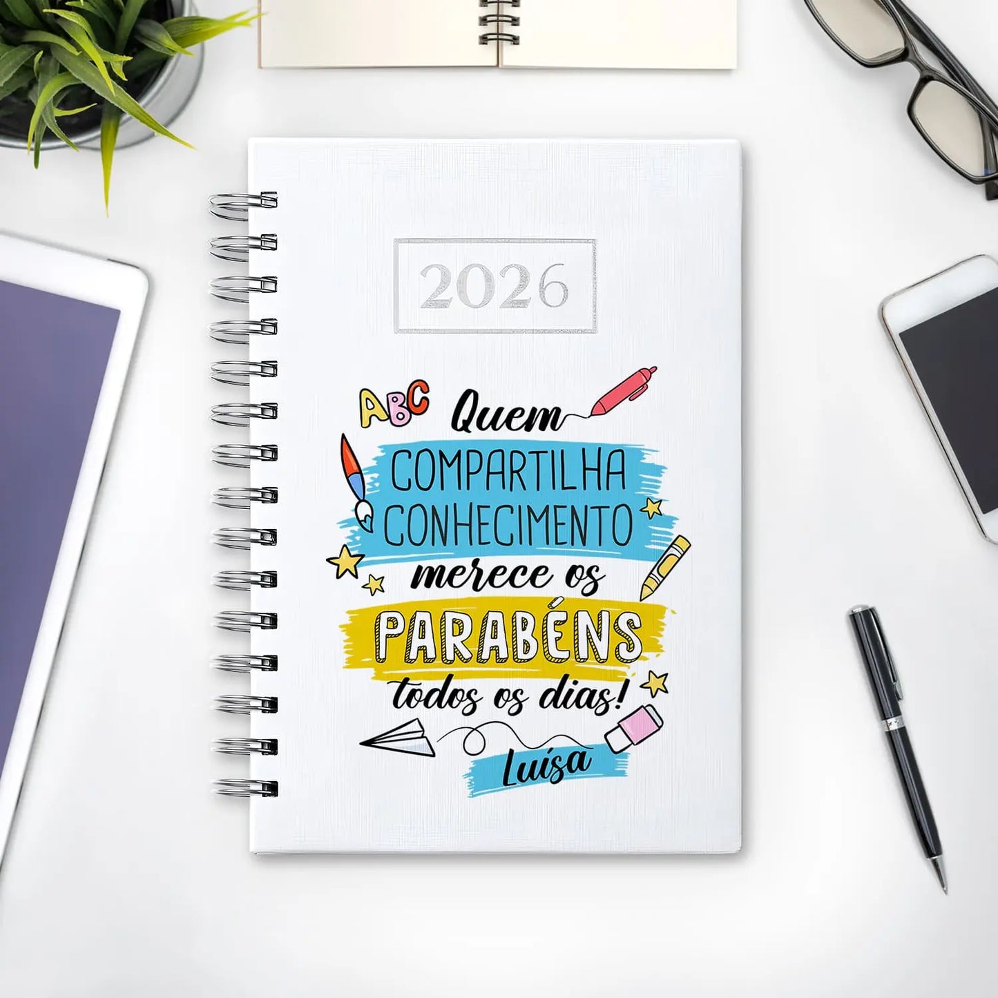 Agenda diária 2026 de argolas personalizada com nome. Capa PU acolchoado, formato A5.