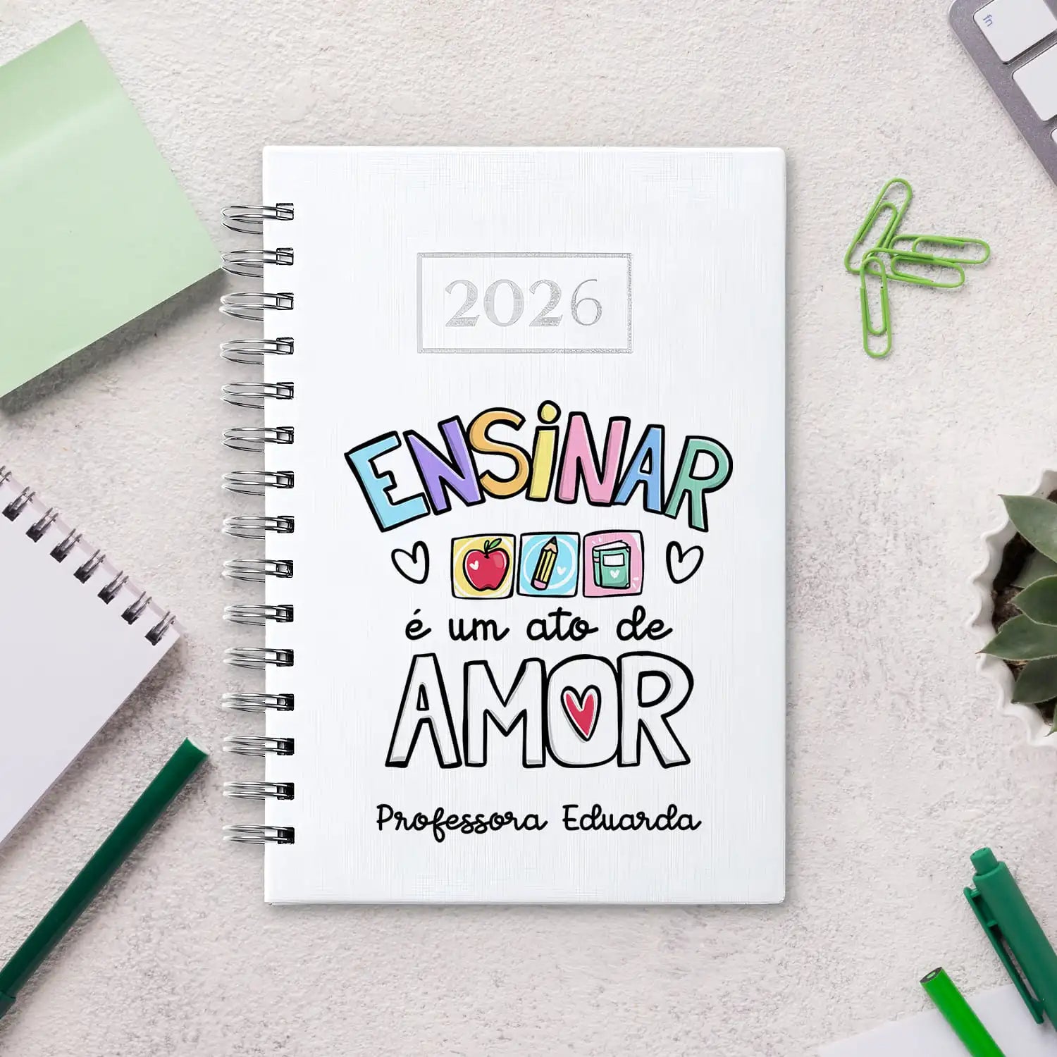 Agenda diária 2026 de argolas personalizada com profissão e nome. Capa PU acolchoado, formato A5.