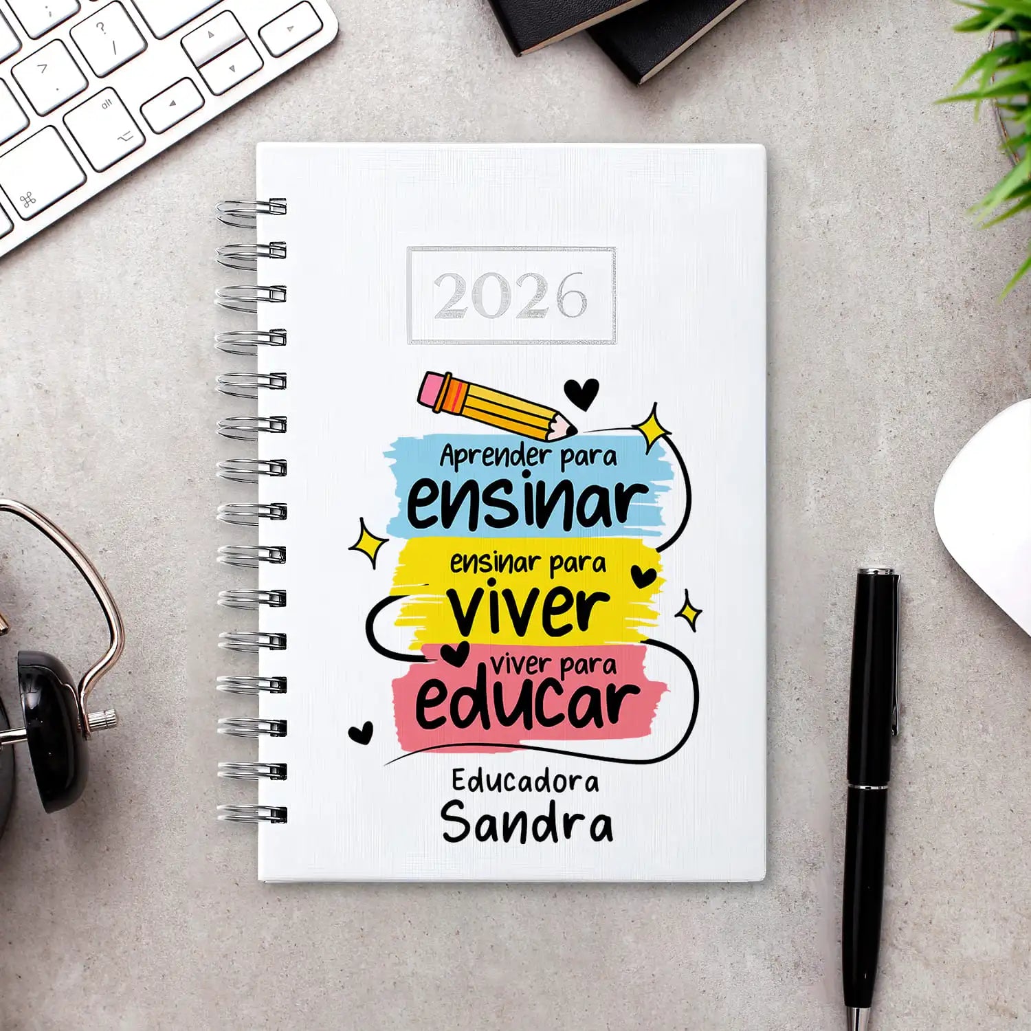 Agenda diária 2026 de argolas personalizada com profissão e nome. Capa PU acolchoado, formato A5.