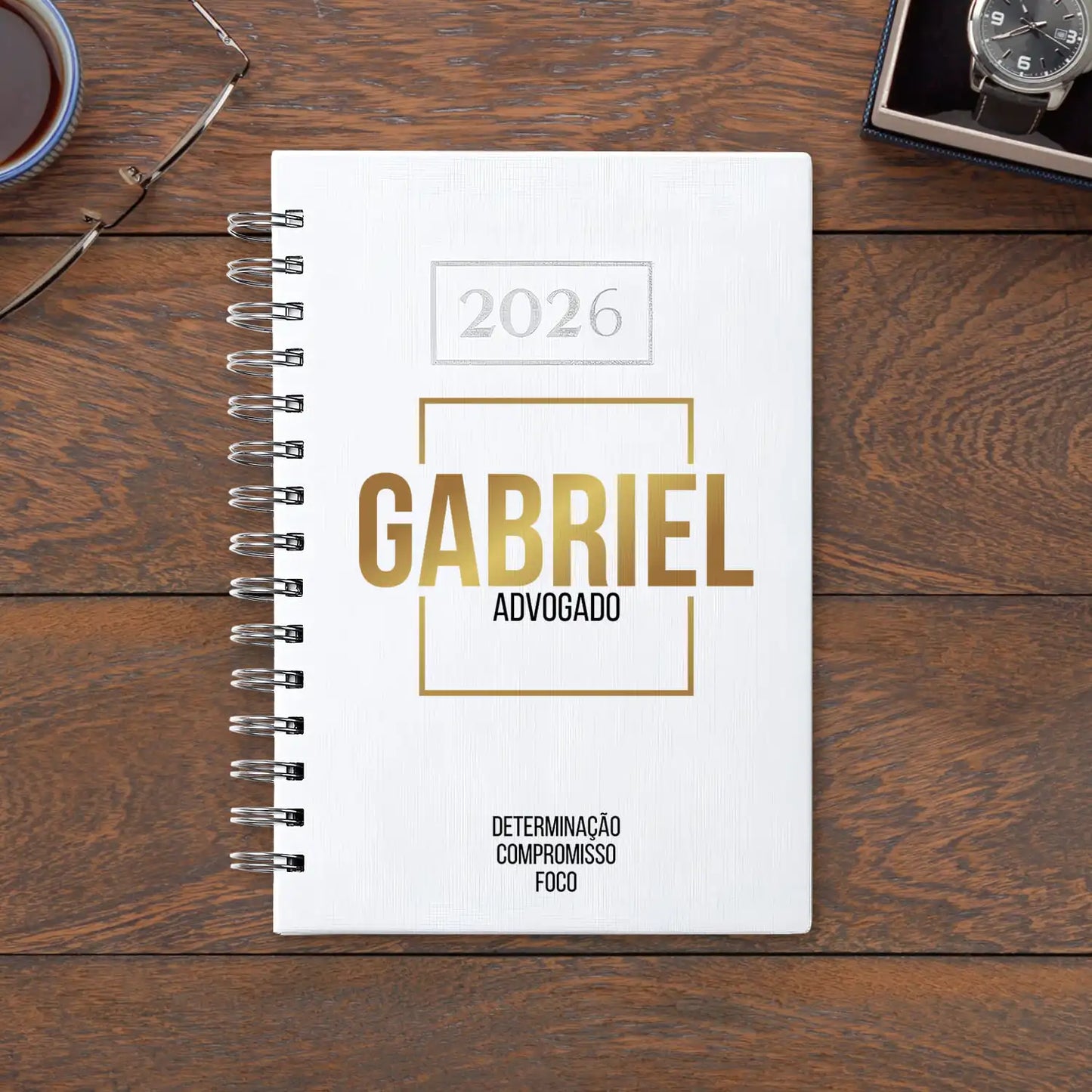 Agenda diária 2026 de argolas personalizada com nome e profissão. Capa PU acolchoado, formato A5.