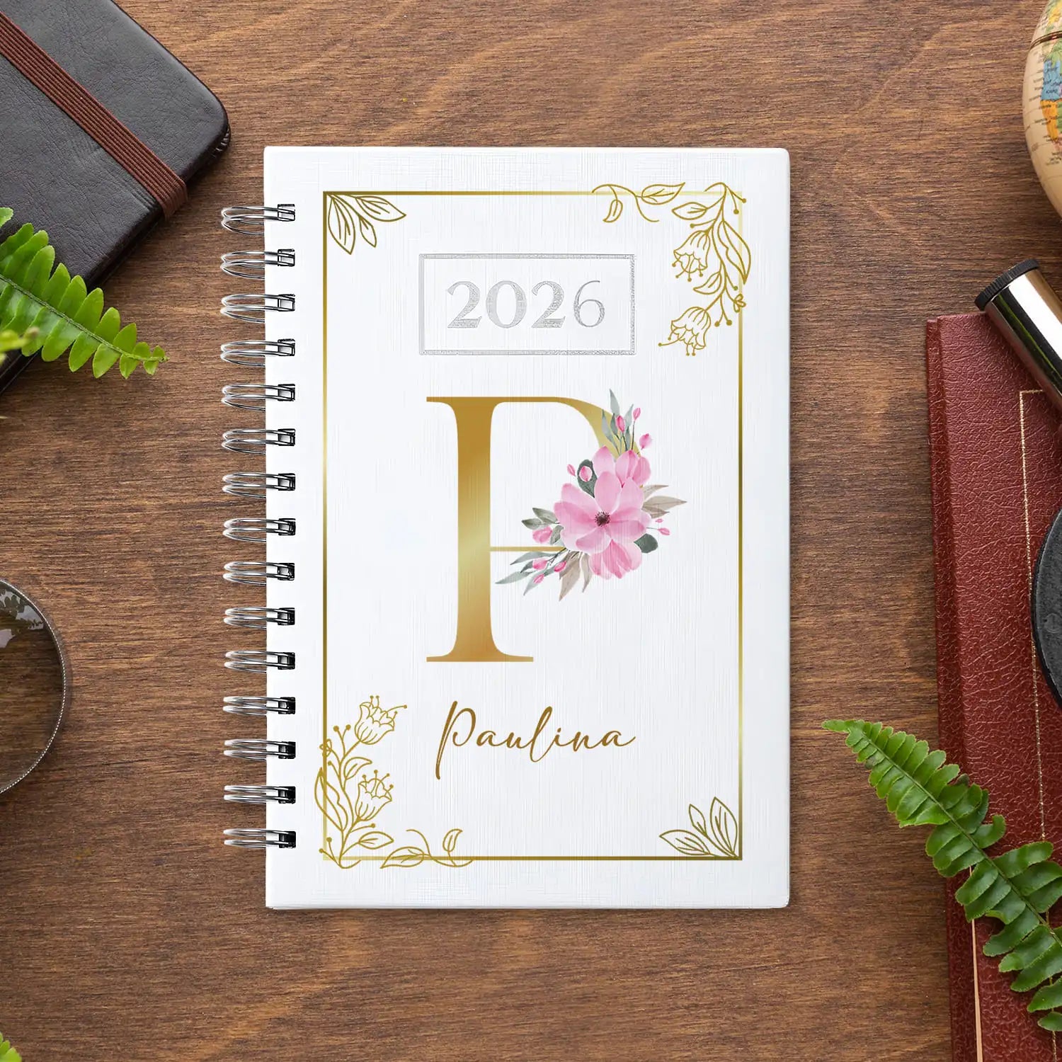 Agenda diária 2026 de argolas personalizada com nome. Capa PU acolchoado, formato A5.