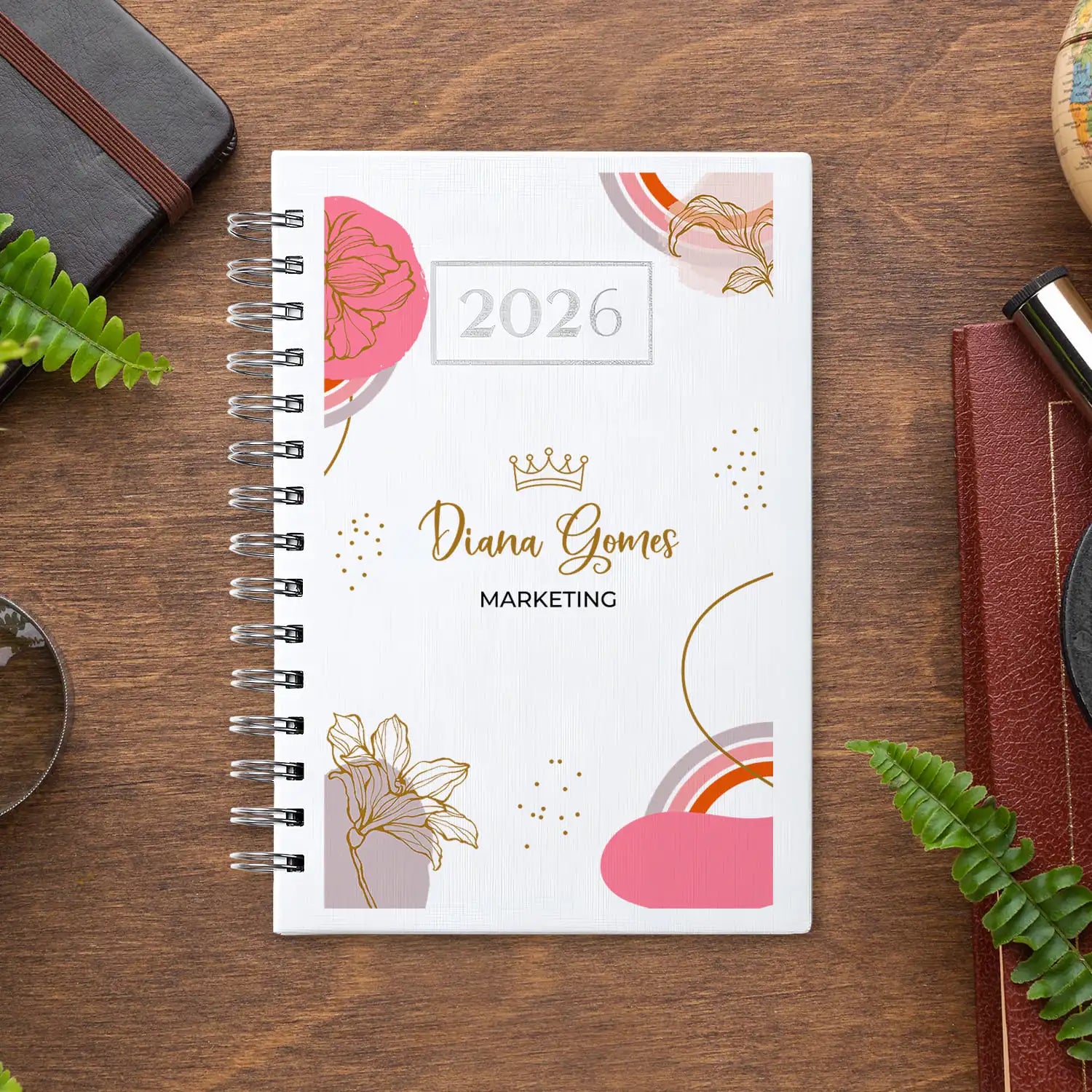 Agenda diária 2026 de argolas personalizada com nome e profissão. Capa PU acolchoado, formato A5.