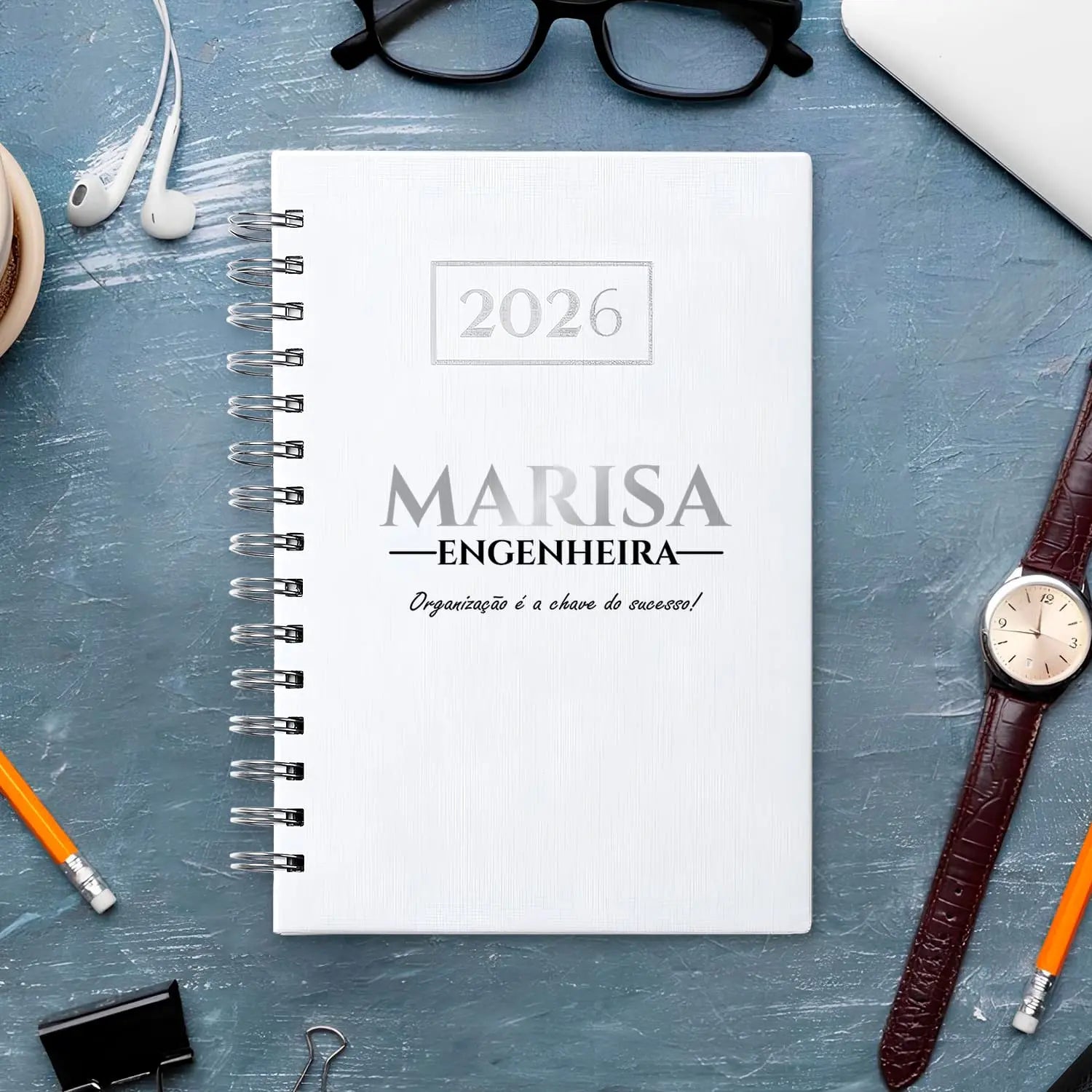 Agenda diária 2026 de argolas personalizada com nome, profissão e frase. Capa PU acolchoado, formato A5.