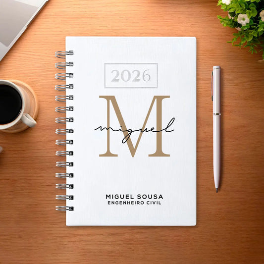 Agenda diária 2026 de argolas personalizada com nome e profissão. Capa PU acolchoado, formato A5.