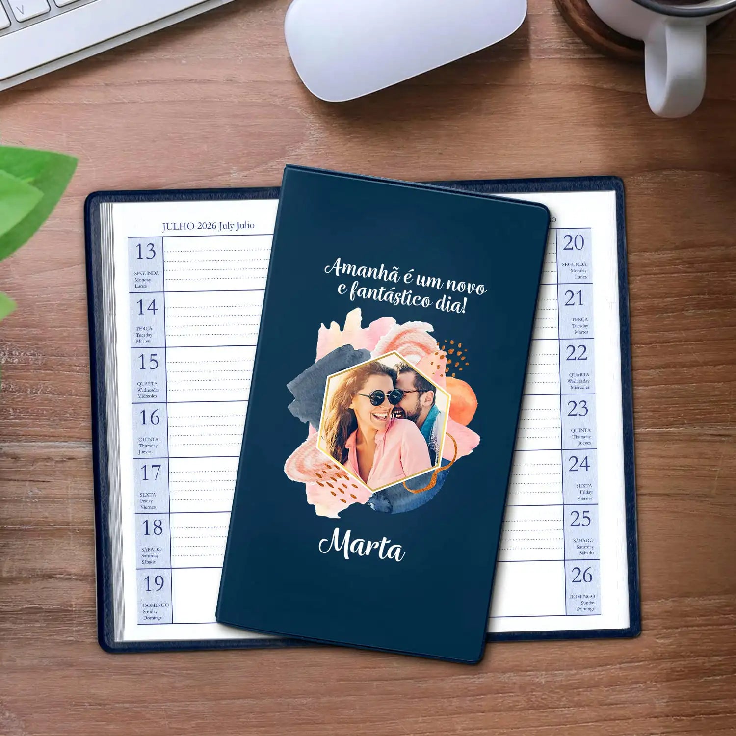 Agenda de bolso 2026 personalizada com frase, fotografia e nome. Capa em PVC, formato A6.