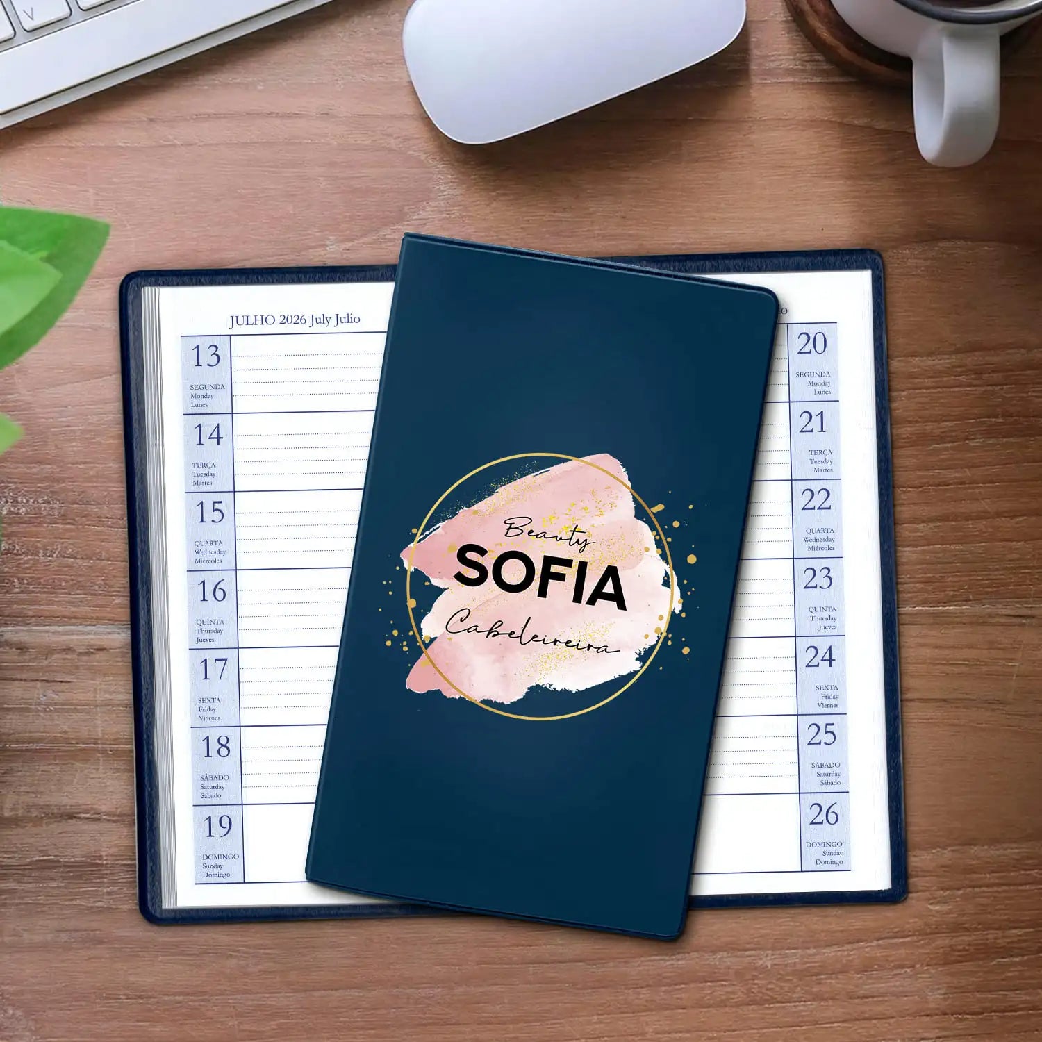Agenda de bolso 2026 personalizada com nome e profissão. Capa em PVC, formato A6.