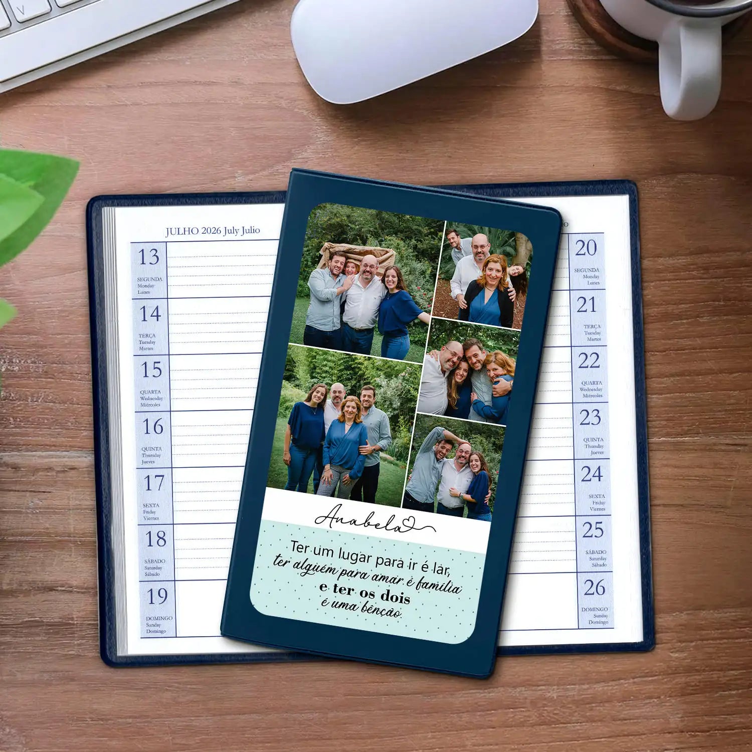 Agenda de bolso 2026 personalizada com  fotografias, nome e frase. Capa em PVC, formato A6.