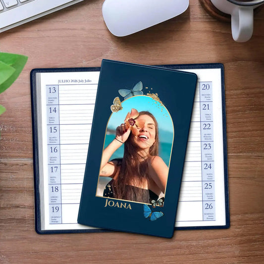 Agenda de bolso 2026 personalizada com fotografia e nome. Capa em PVC, formato A6.