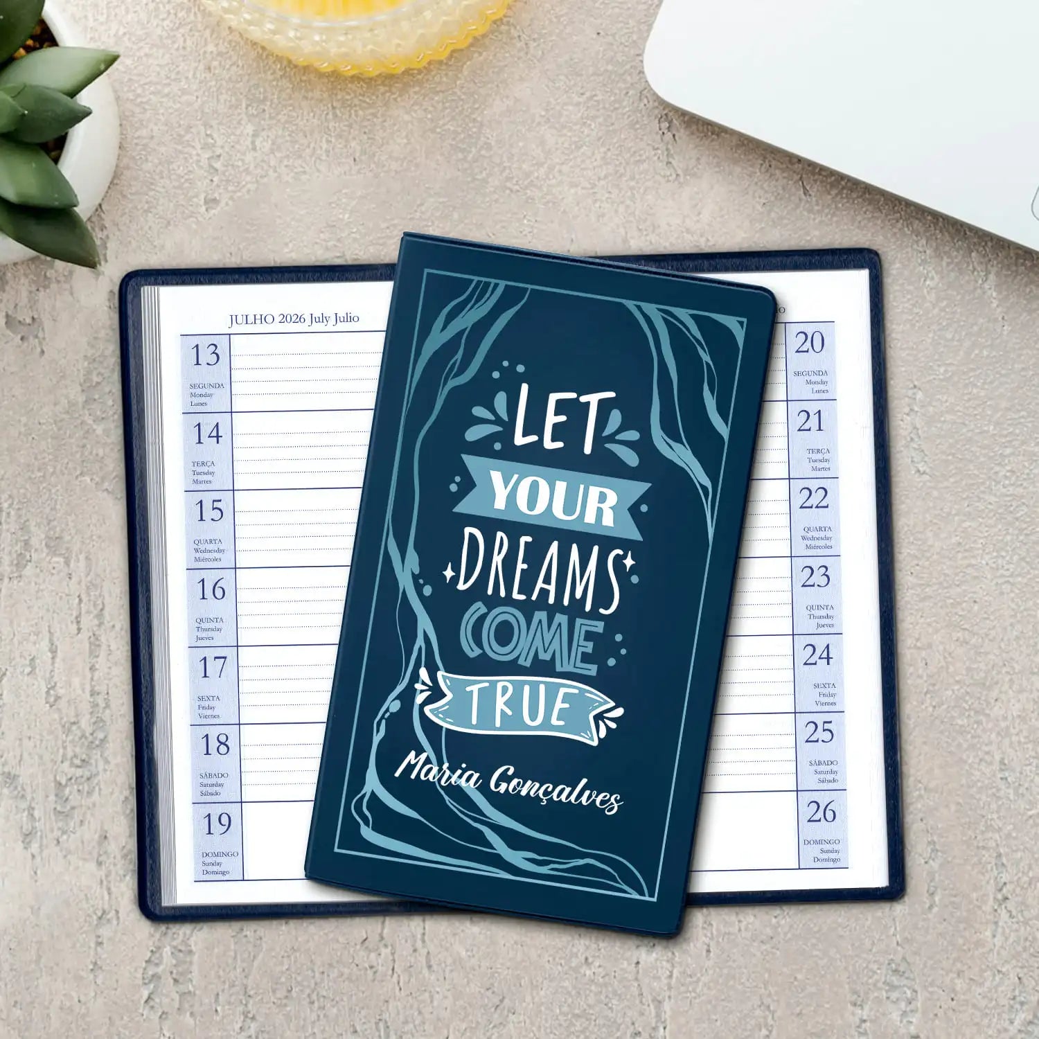Agenda de bolso 2026 personalizada com nome. Capa em PVC, formato A6.