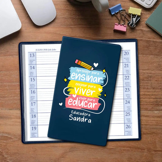 Agenda de bolso 2026 personalizada com profissão e nome. Capa em PVC, formato A6.