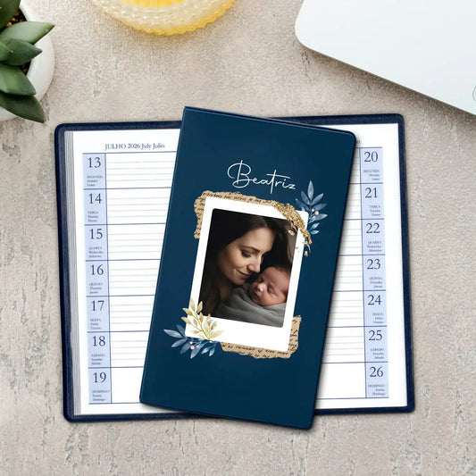 Agenda de bolso 2026 personalizada com nome e fotografia. Capa em PVC, formato A6.