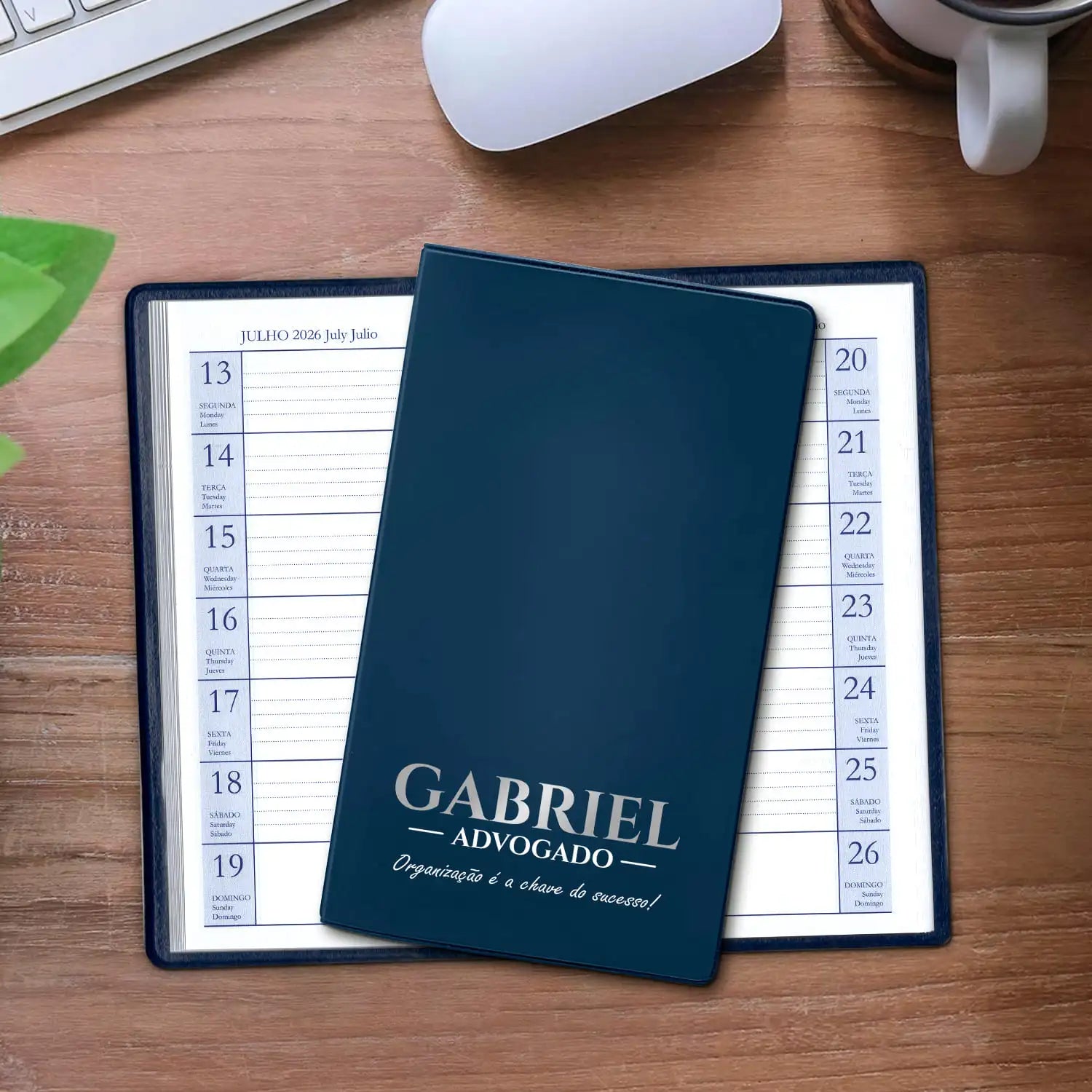Agenda de bolso 2026 personalizada com nome, profissão e frase. Capa em PVC, formato A6.