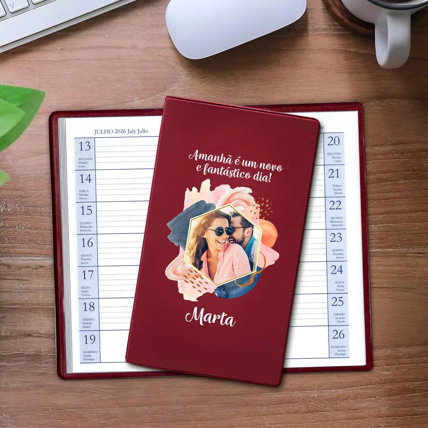 Agenda de bolso 2026 personalizada com frase, fotografia e nome. Capa em PVC, formato A6.
