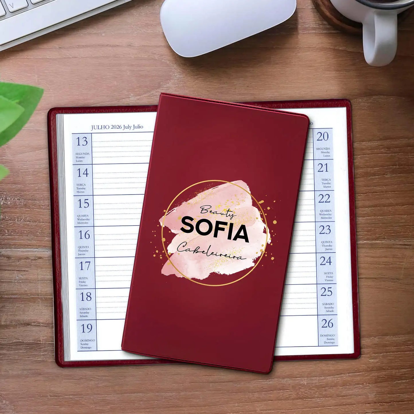 Agenda de bolso 2026 personalizada com nome e profissão. Capa em PVC, formato A6.