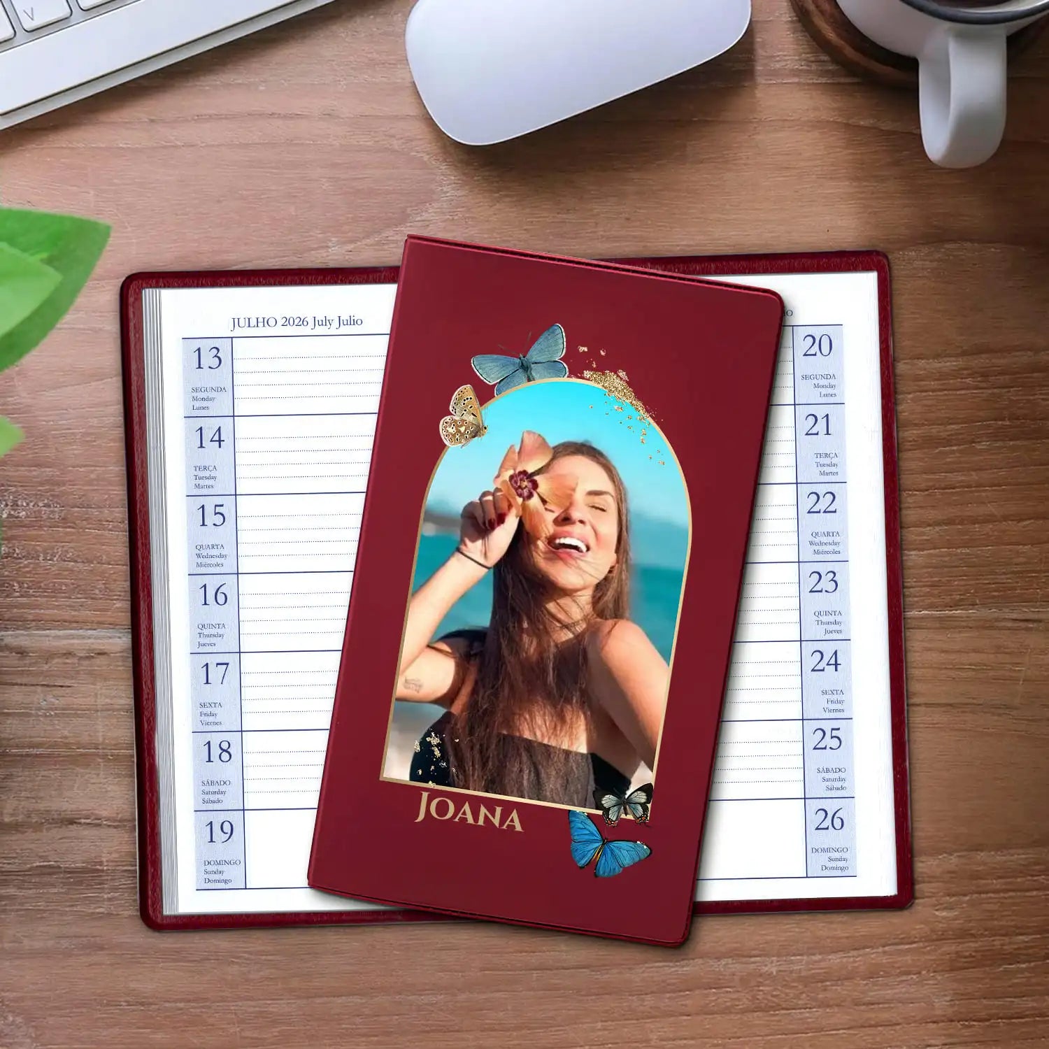 Agenda de bolso 2026 personalizada com fotografia e nome. Capa em PVC, formato A6.