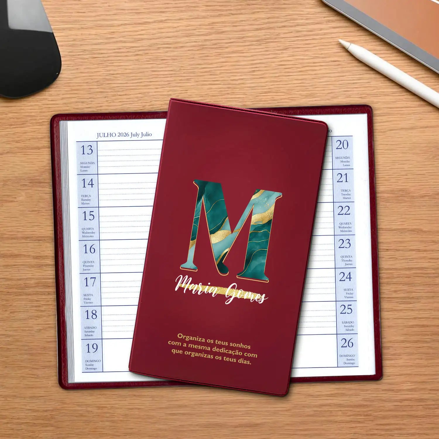 Agenda de bolso 2026 personalizada com nome e frase. Capa em PVC, formato A6.