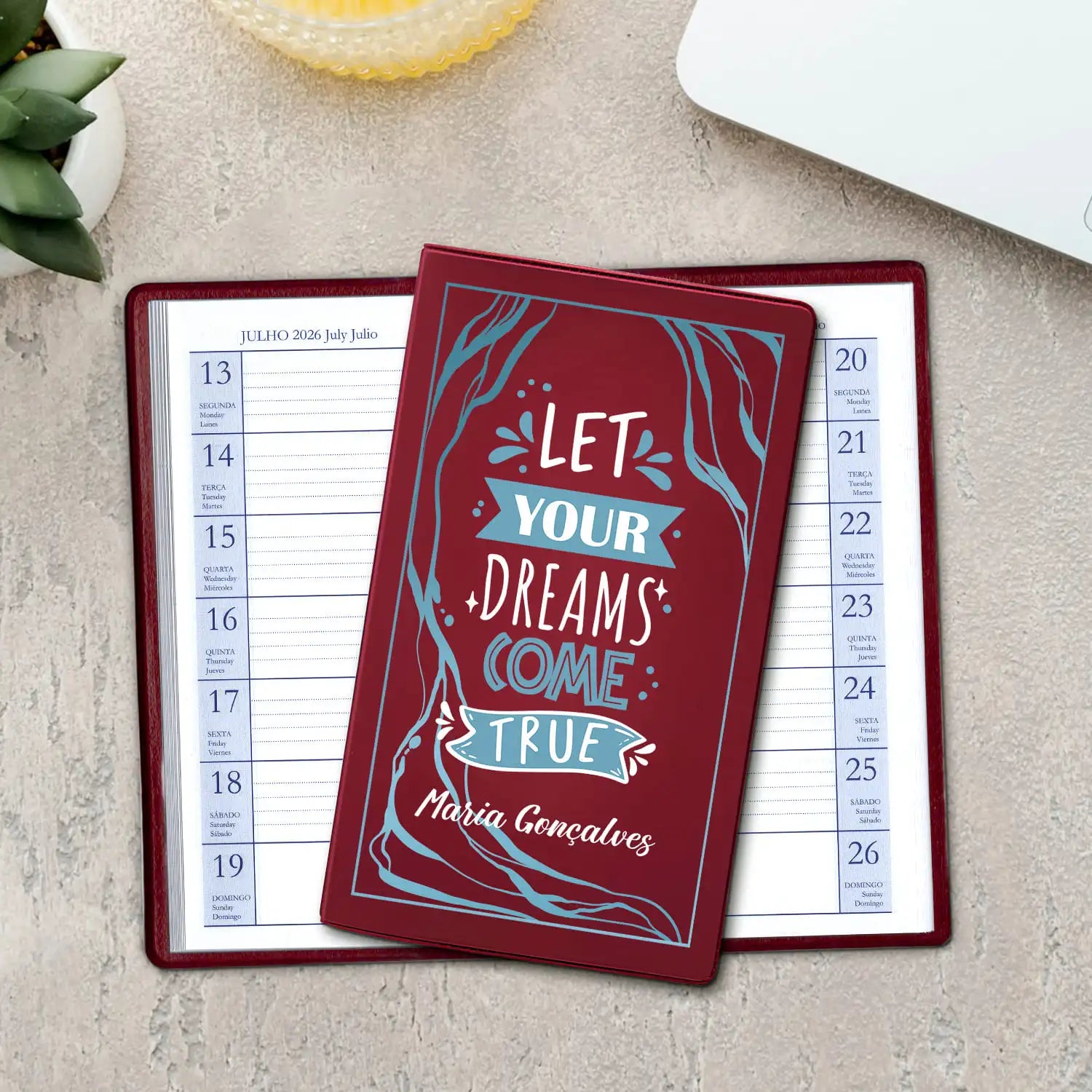 Agenda de bolso 2026 personalizada com nome. Capa em PVC, formato A6.