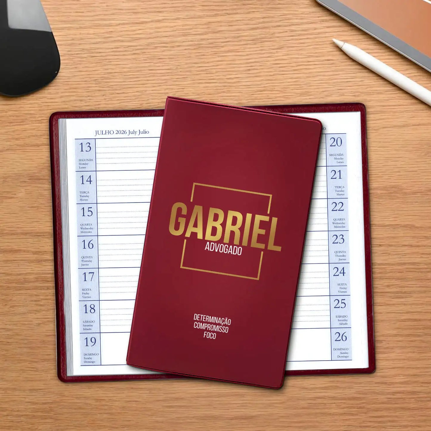 Agenda de bolso 2026 personalizada com nome e profissão. Capa em PVC, formato A6.
