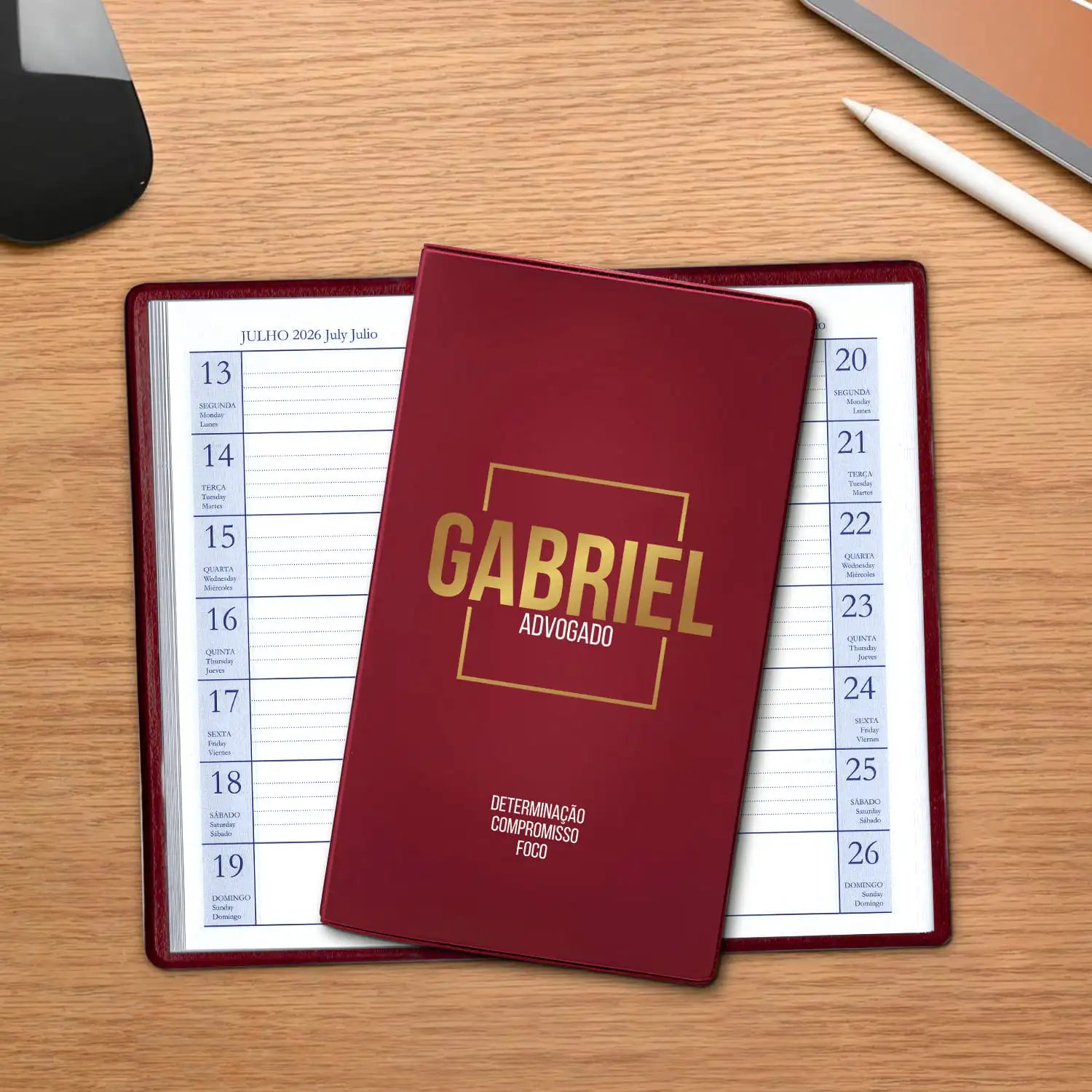 Agenda de bolso 2026 personalizada com nome e profissão. Capa em PVC, formato A6.