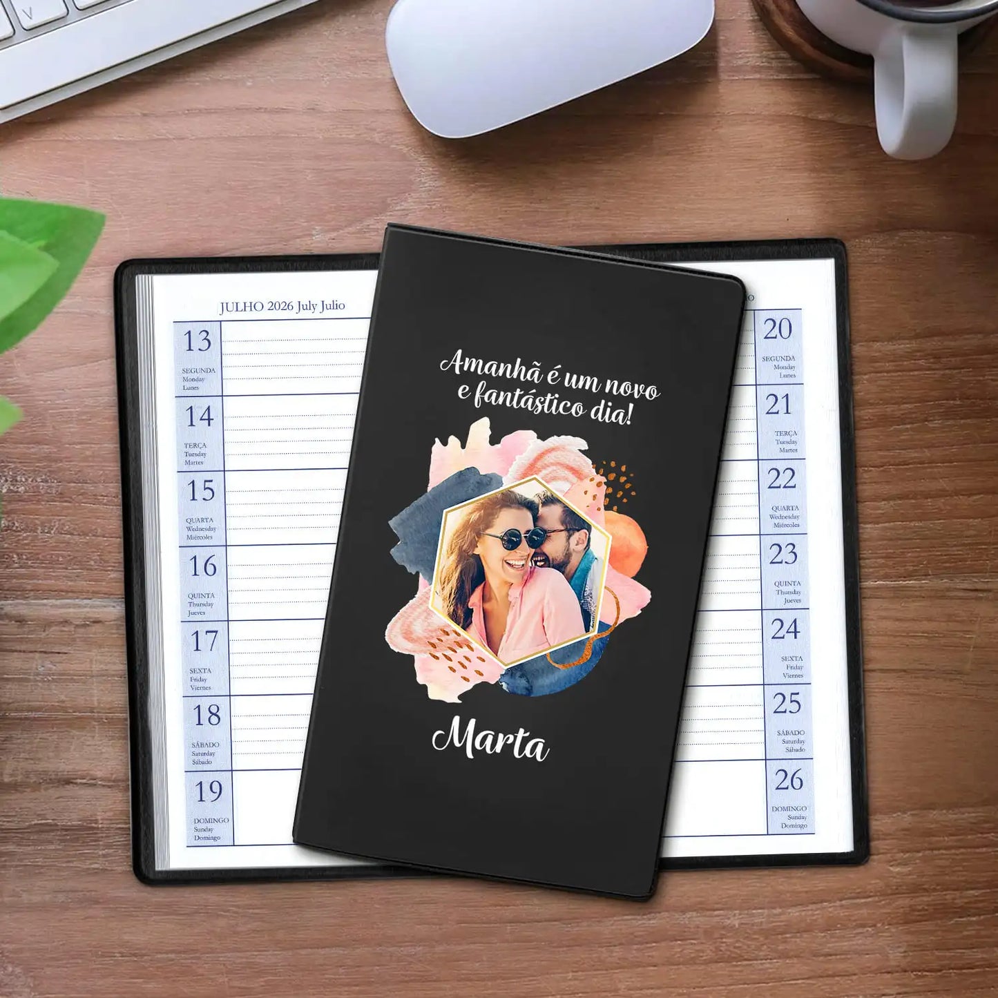 Agenda de bolso 2026 personalizada com frase, fotografia e nome. Capa em PVC, formato A6.