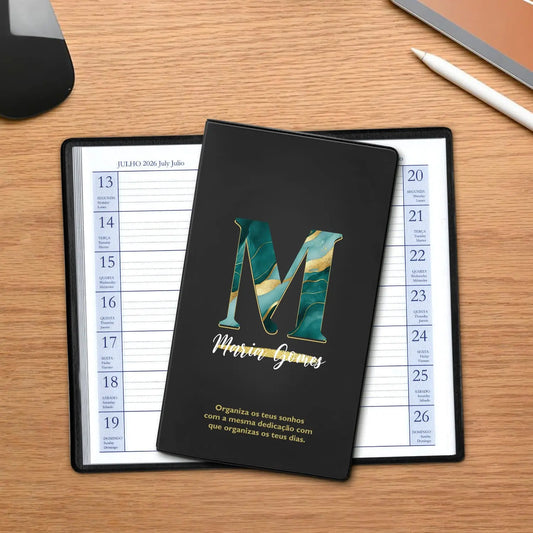 Agenda de bolso 2026 personalizada com nome e frase. Capa em PVC, formato A6.