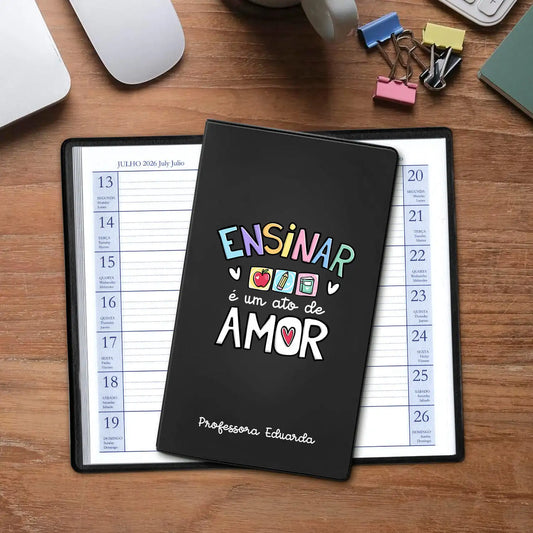 Agenda de bolso 2026 personalizada com profissão e nome. Capa em PVC, formato A6.