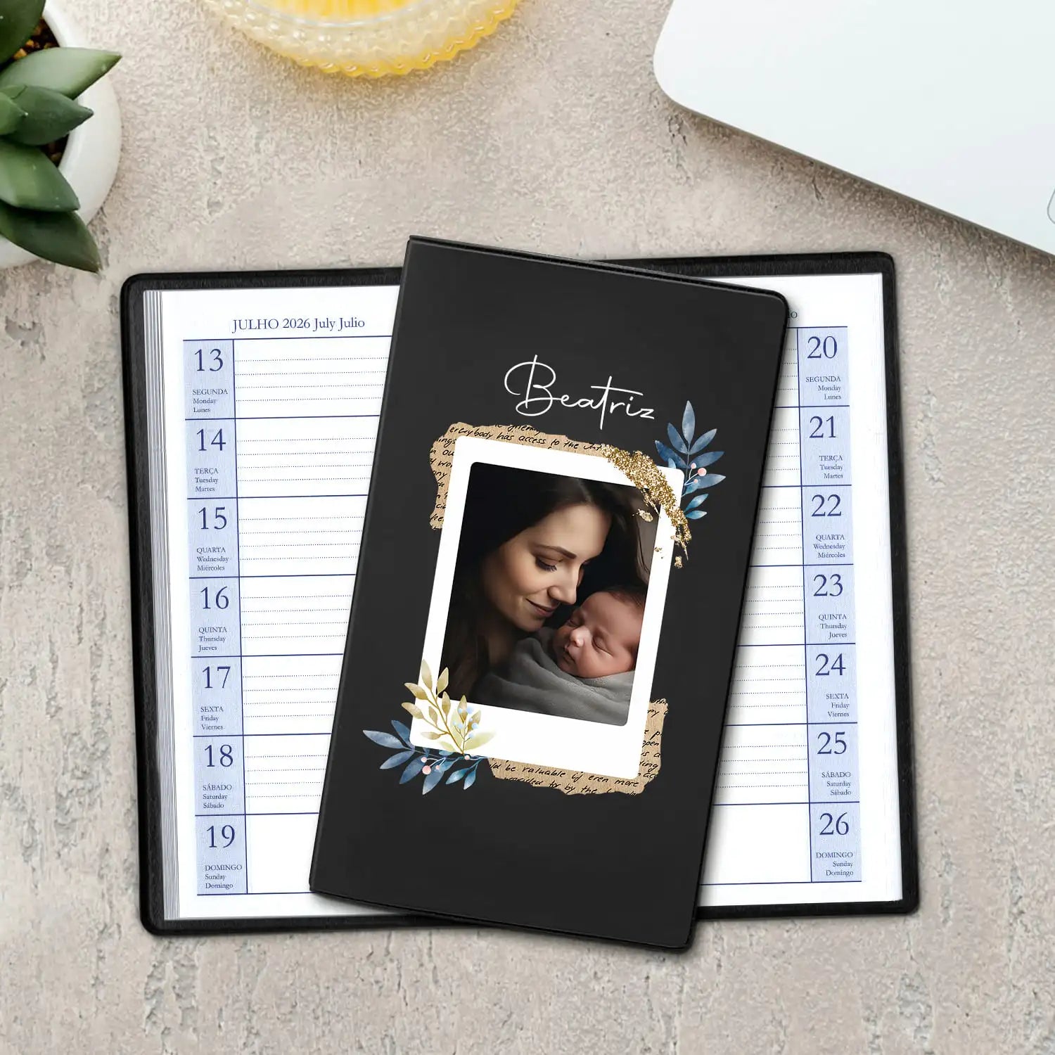 Agenda de bolso 2026 personalizada com nome e fotografia. Capa em PVC, formato A6.