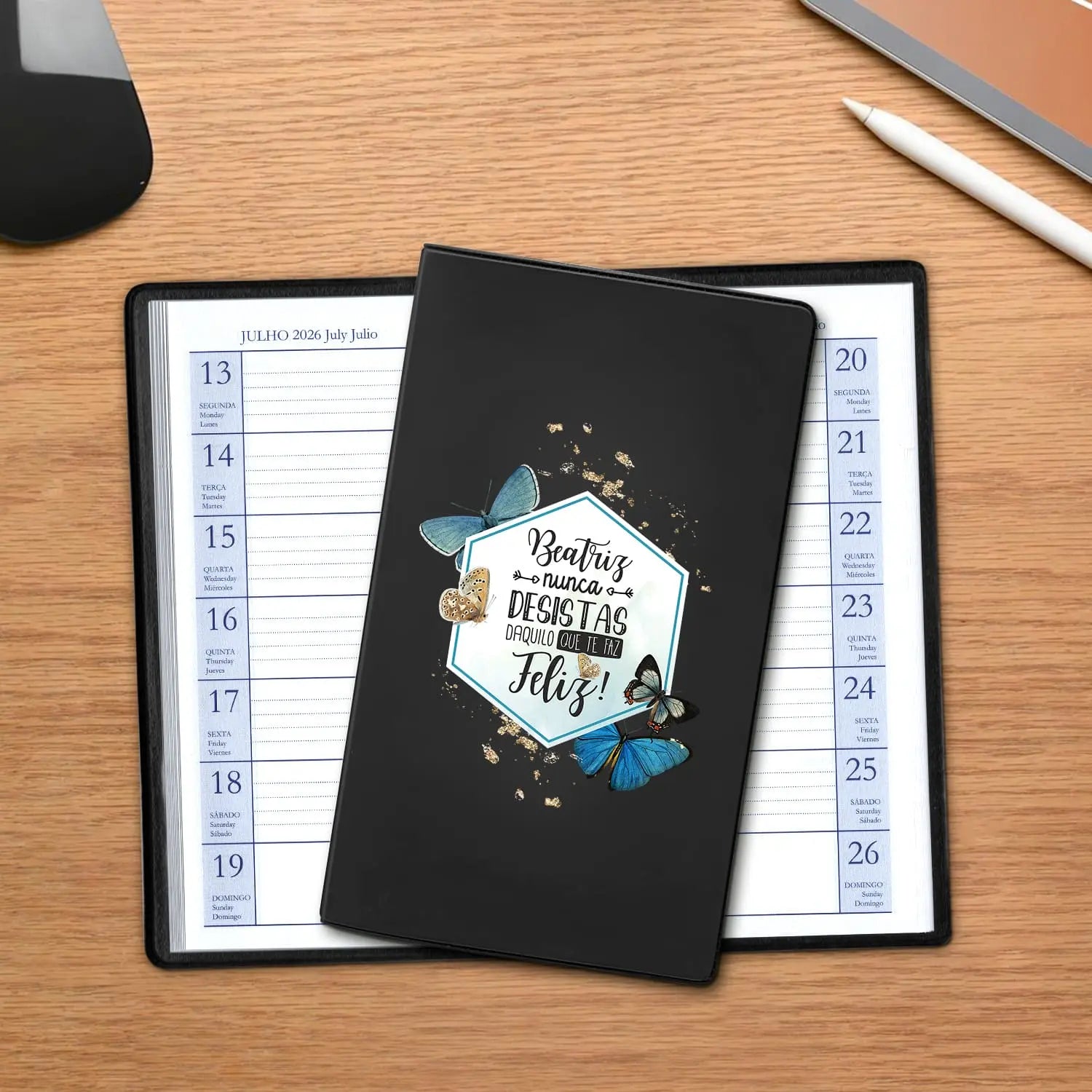 Agenda de bolso 2026 personalizada com nome. Capa em PVC, formato A6.
