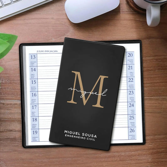 Agenda de bolso 2026 personalizada com nome e profissão. Capa em PVC, formato A6.
